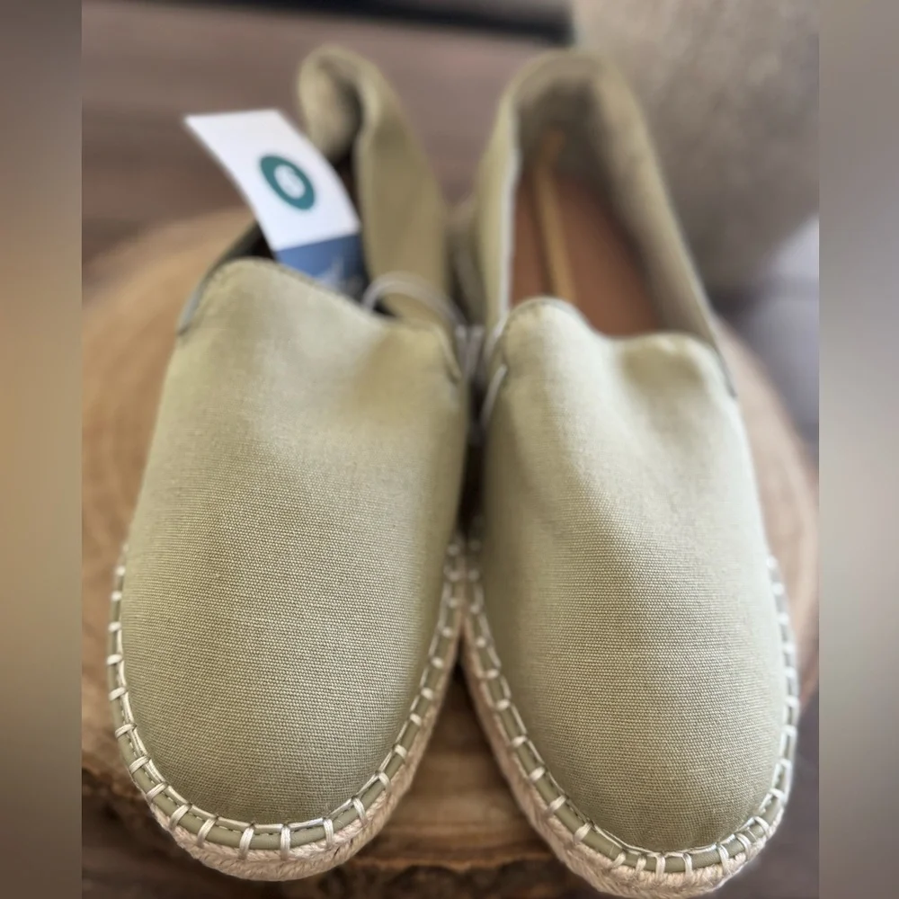 NWT Universal Thread Women's Espadrilles olive green